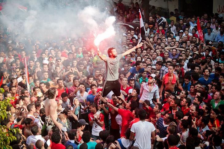 جماهير "الألتراس" تحاصر الأهلي المصري و تطالب باستقالة الإدارة