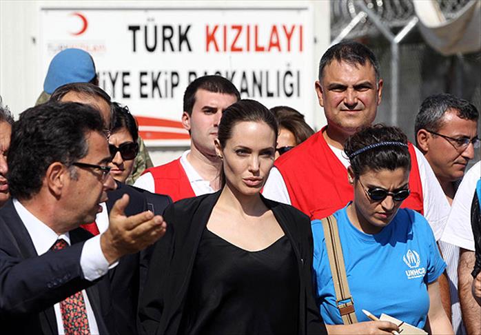 Sığınmacıların hikayesi Jolie'yi ağlattı