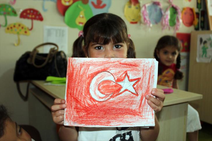 Syrian children begin attending classes in Turkey