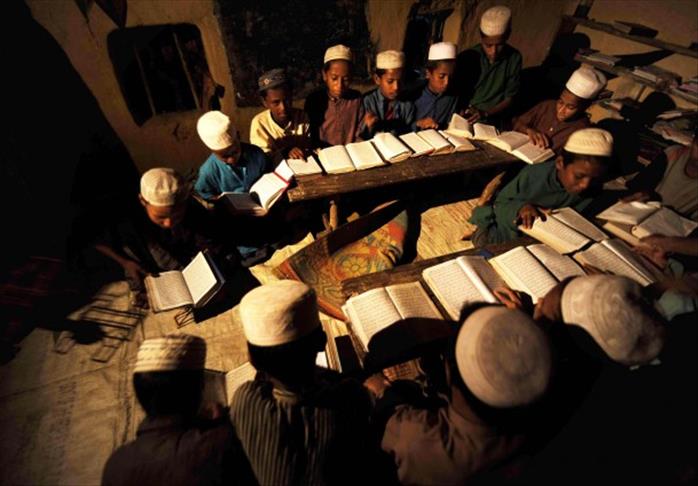 Rohingya Muslims studying to become hafiz at camps