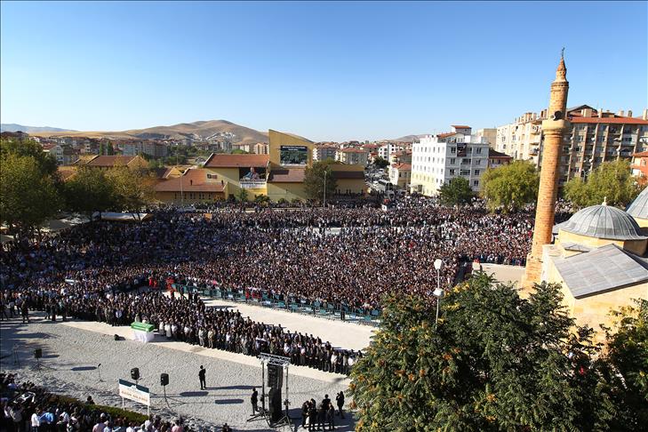 Funeral takes place for late Turkish folk music singer Ertas