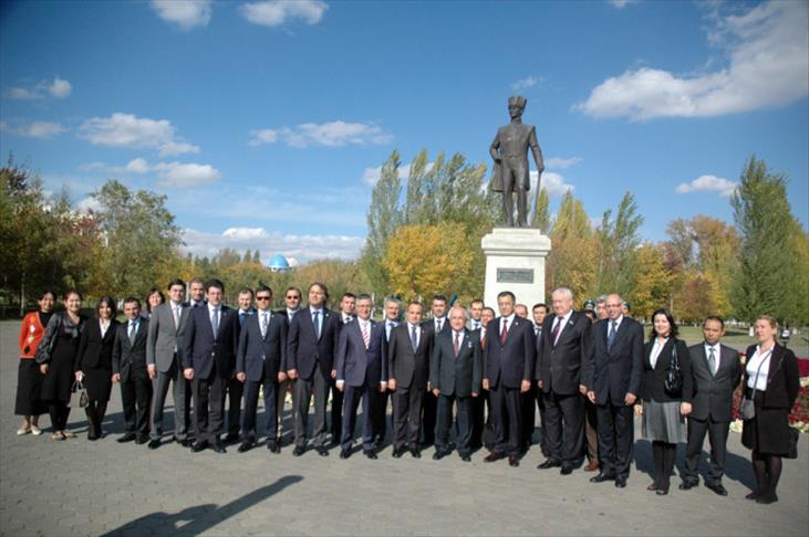 Turkish parliament speaker visits Suleyman Demirel University