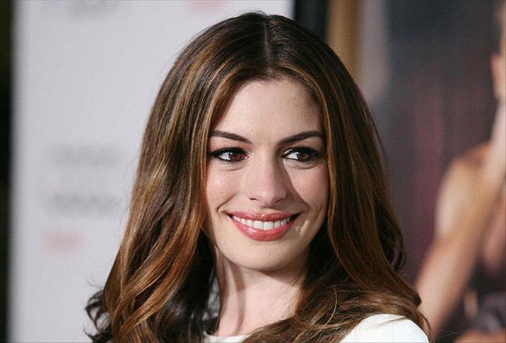 Ünlü oyuncu Anne Hathaway evlendi