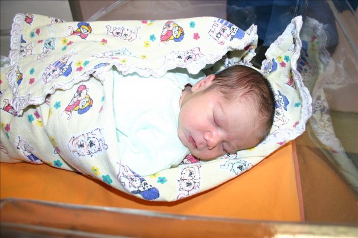 Bebeklere anne sütü