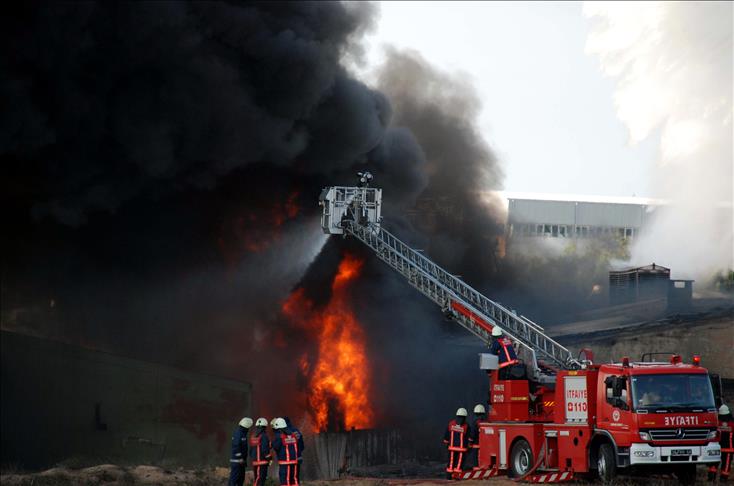 Tuzla Da Boya Fabrikasinda Yangin