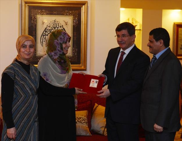 Turkish fm receives winner of Nobel peace prize