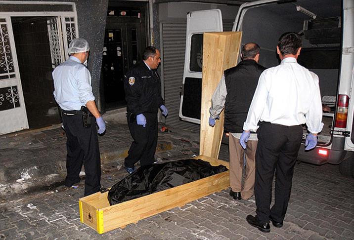 Üniversiteli kız evinde ölü bulundu