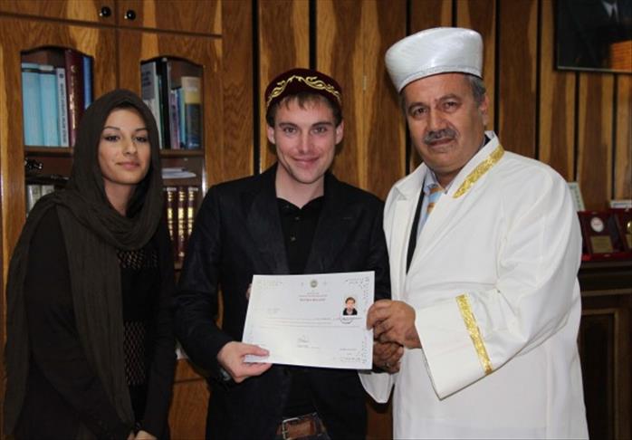 مواطن بريطاني يعتنق الإسلام في تركيا