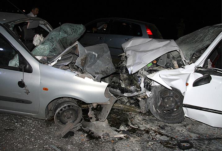 Sekiz kazaya 12 kurban