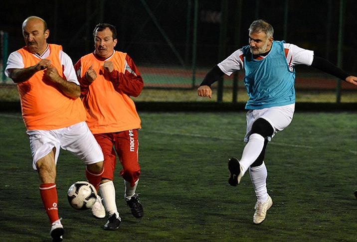 Milletvekilleri halı sahada maç yaptı