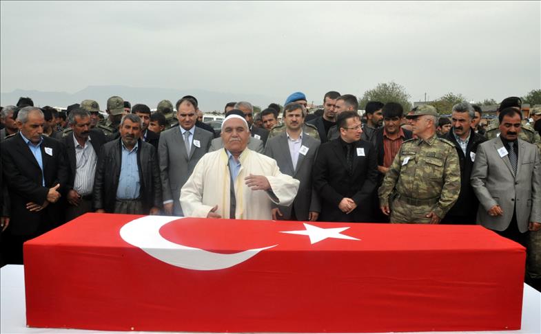 Şehit er toprağa verildi