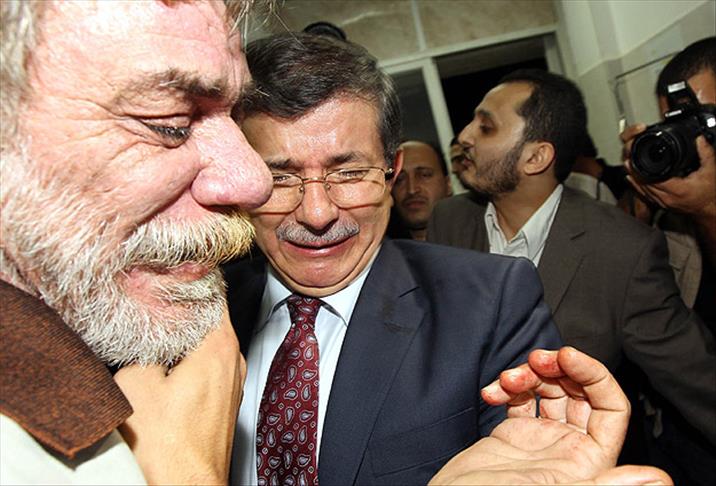 Davutoğlu gözyaşlarını tutamadı