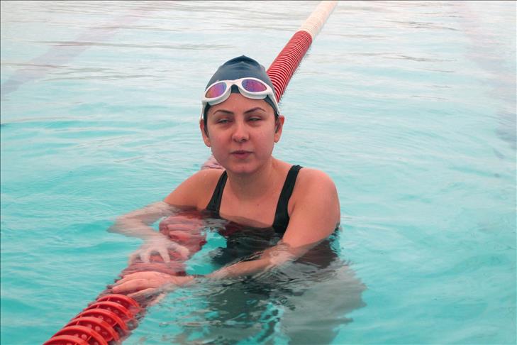 ''Engelleri'' aşan milli yüzücü ve öğretmen