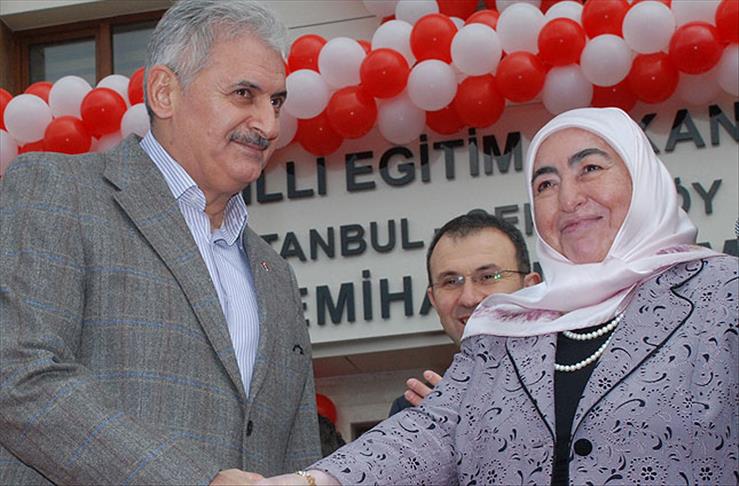 Eşi adına yapılan okulu açtı