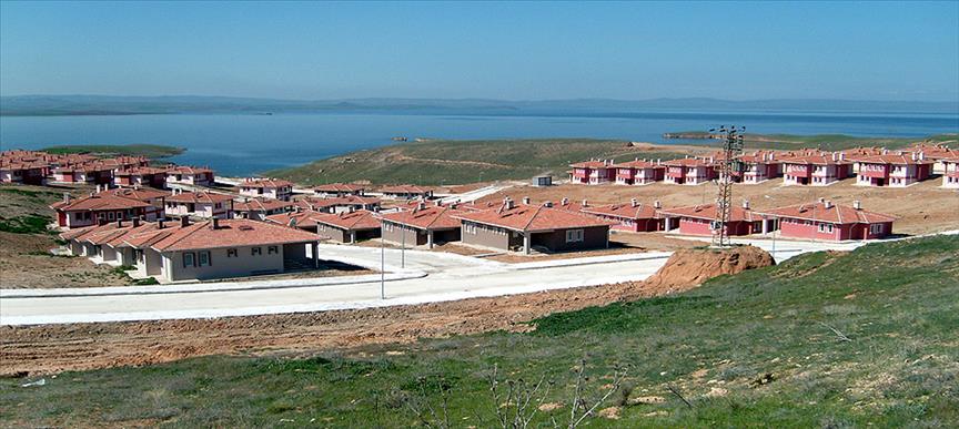 TOKİ'den göl manzaralı konut