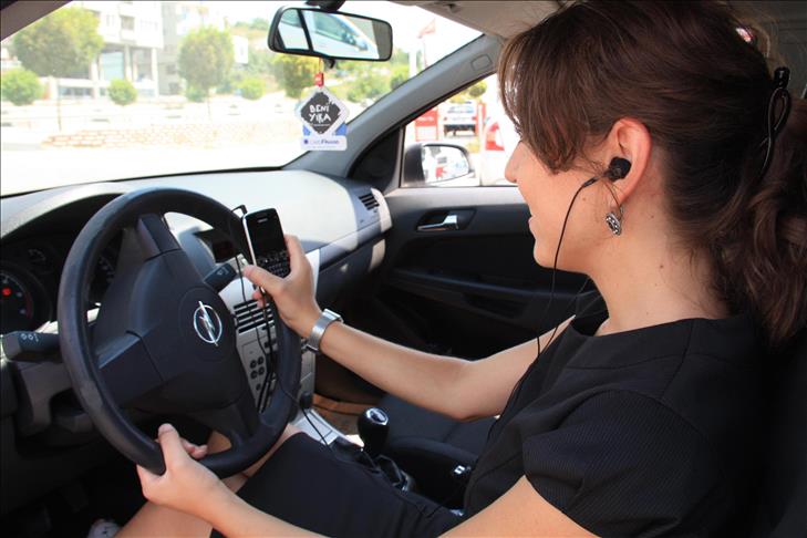 Trafikte telefonla konuşana ceza yağdı