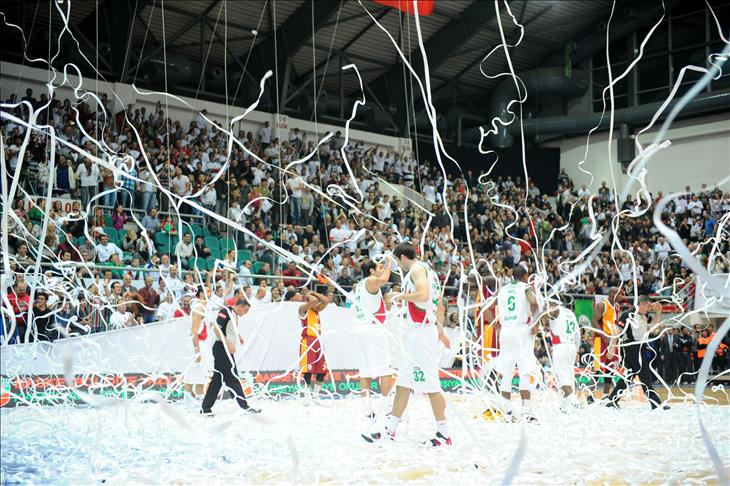 Pınar Karşıyaka cezadan kaçamadı