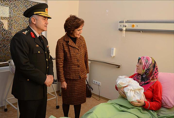 Genelkurmay Başkanı'ndan şehidin kızına altın