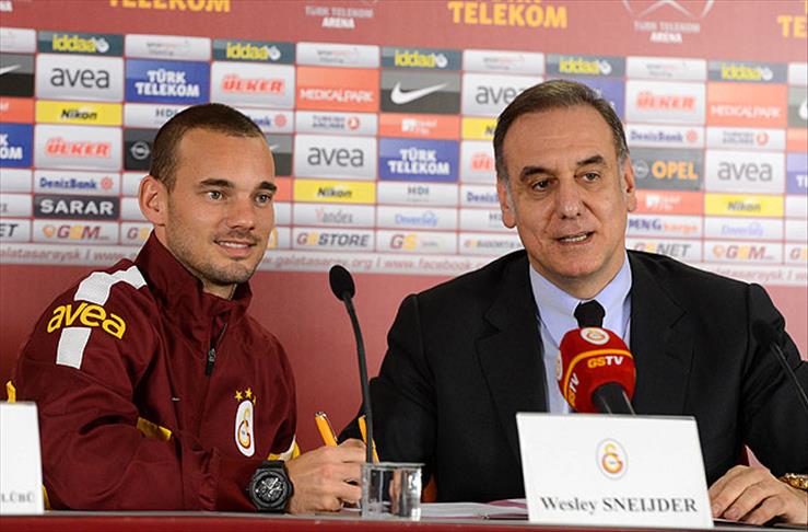 Sneijder imzayı attı