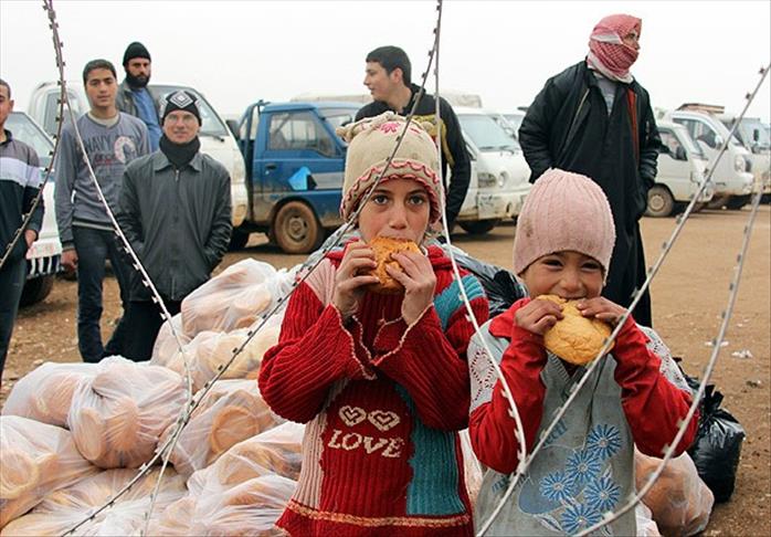 AA u kampovima u Siriji: Brašno i čizme za izbjeglice
