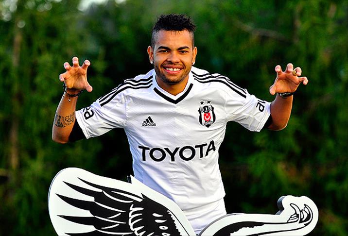 Dentinho imzayı attı