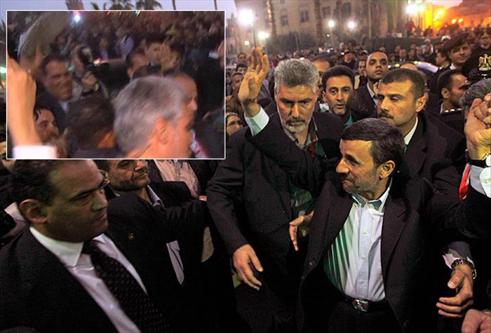 Ahmedinejad'a ayakkabılı saldırı