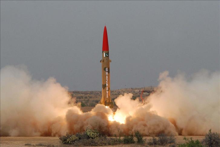 Pakistan launches short range rocket 