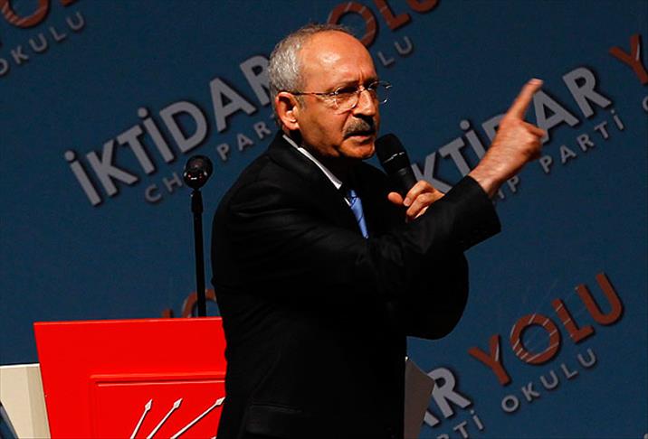 Kimsenin önünde diz çökmedik