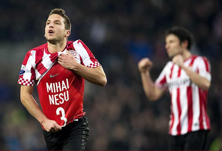 PSV Eindhoven liderliğini sürdürdü