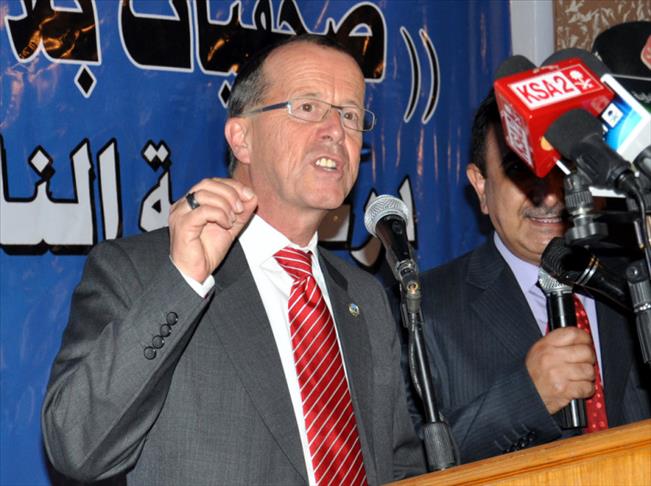 UN envoy Kobler met protestors