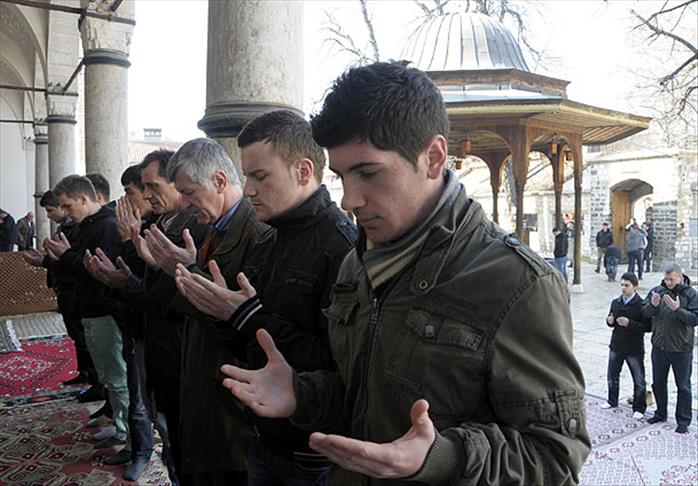 Širom BiH klanjana dženaza-namaz u odusustvu Bošnjacima ubijenim u Plavu i Gusinju