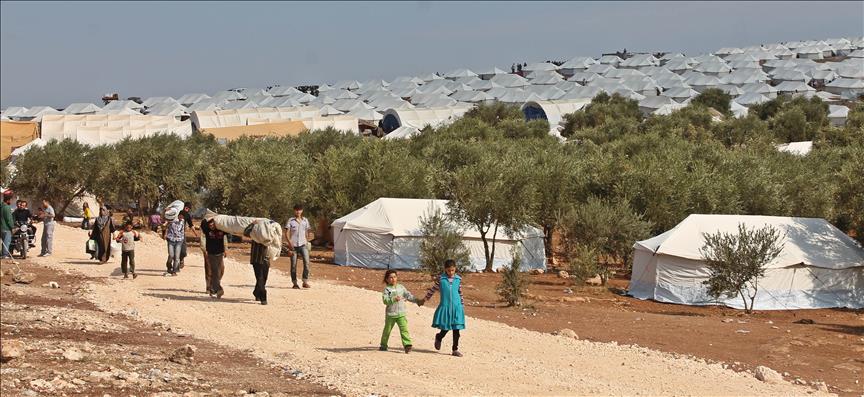 Number of Syrians staying in Turkish camps is 185,585
