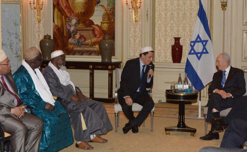Israeli President Peres meets imams in Paris