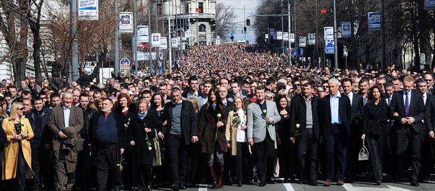 Beograd: Hiljade ljudi na ulicama u znak sjećanja na Zorana Đinđića