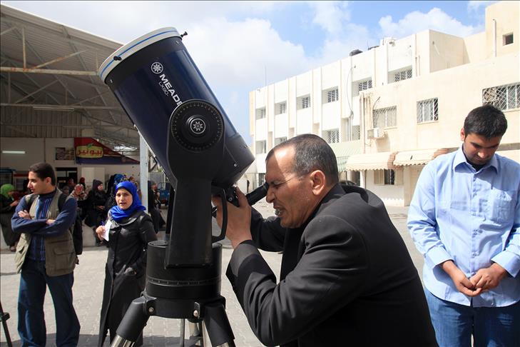 ثلاثة "تلسكوبات" فلكية متطورة تصل غزة