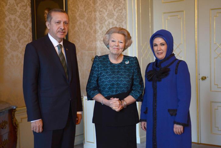 Erdogan met Queen Beatrix of Netherlands