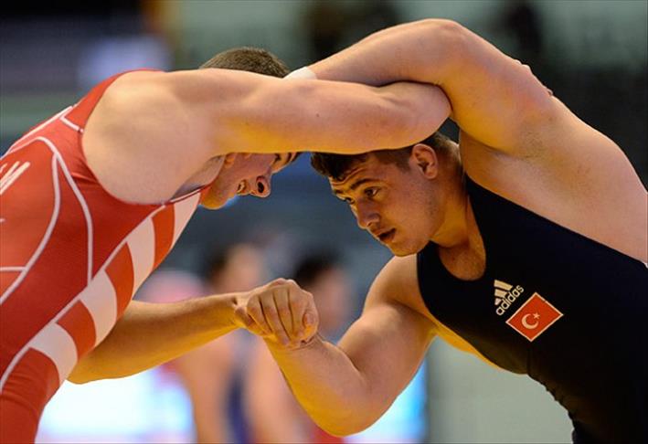 Turkish athlete wins gold in European wrestling event  