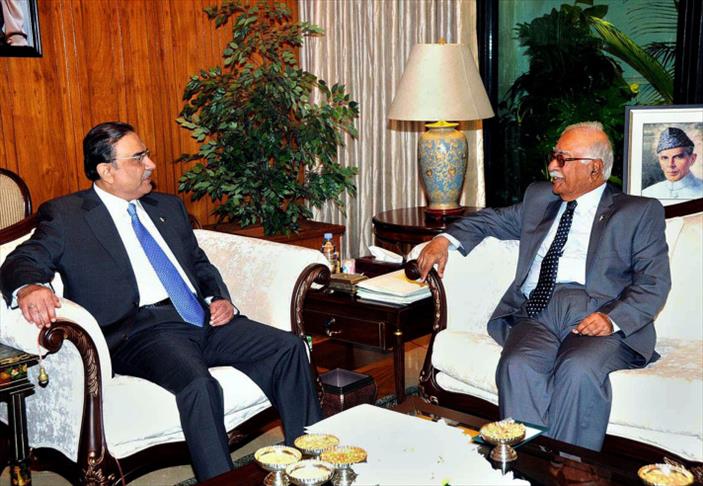 Pakistani caretaker PM takes oath and begins serving