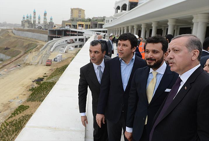 Başbakan Erdoğan Vialand'ı gezdi