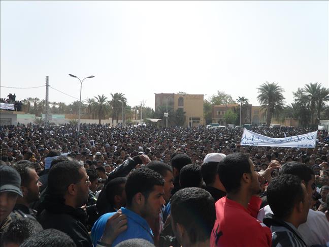 مسيرة للعاطلين جنوب الجزائر تطالب بالقضاء على الفساد