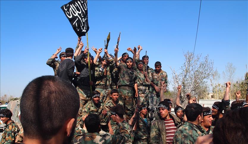 الجيش الحر: 6 مقابر جماعية لعناصر حزب الله في قرية سورية