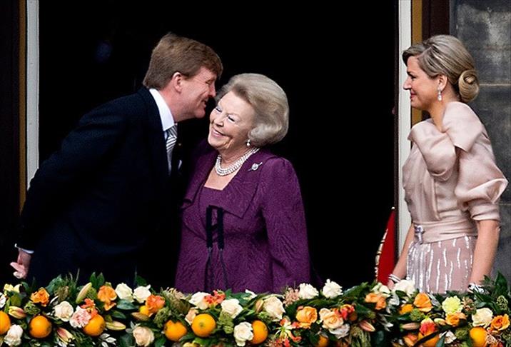 ملكة هولندا تتنازل عن العرش لإبنها "ألكساندر"