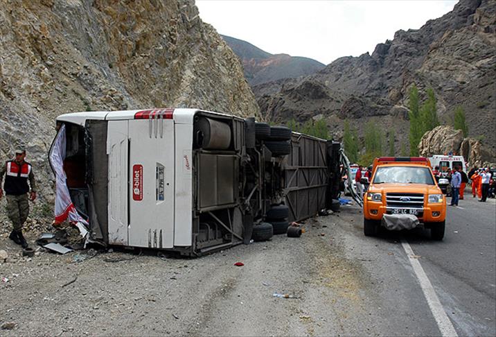 Erzurum'da otobüs devrildi