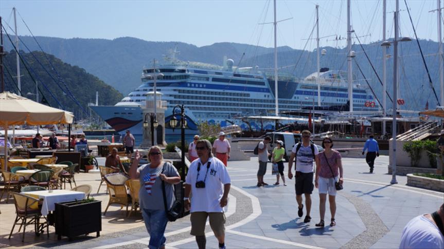 Giant cruise liner makes first trip to Marmaris