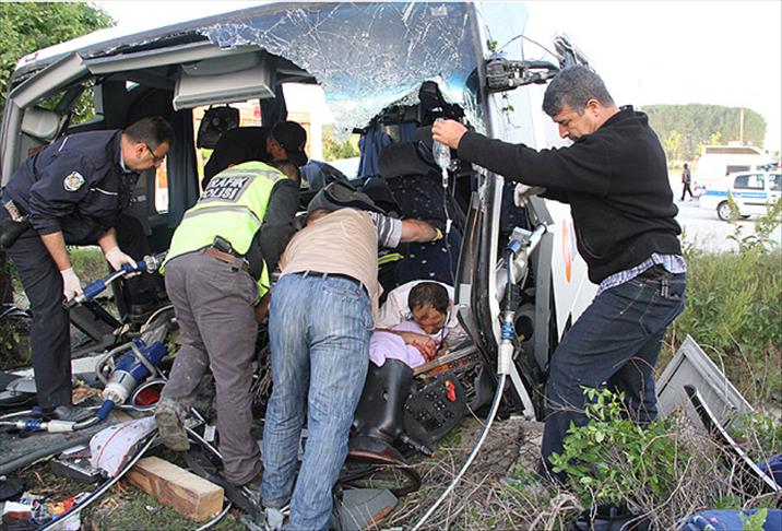 Bilecik'te trafik kazası: 33 yaralı