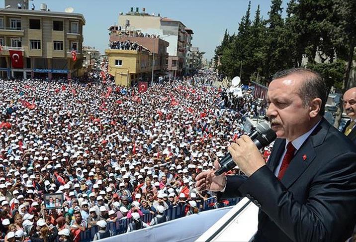 Turkish premier visits border town hit by twin car bombings