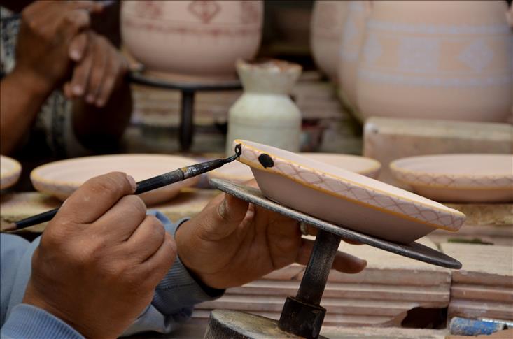 صناعة الخزف بالمغرب.. تراث تصونه "قطعة طين"