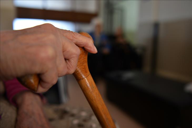 Türklere göre yaşlılık 65'ten sonra başlıyor