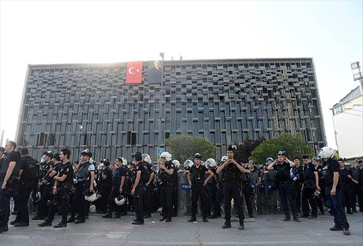 Police entered Taksim to remove banners, says Istanbul governor