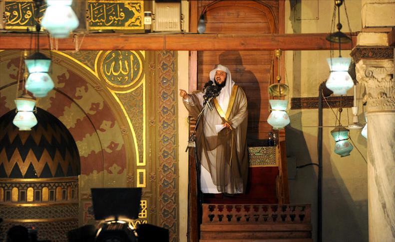 العريفي يدعو من أقدم مساجد مصر إلى نصرة سوريا
